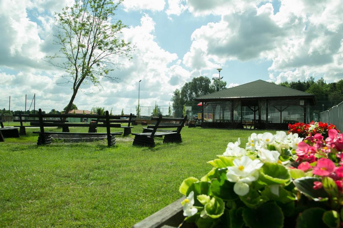 Camping Oaza Blonie Kornik Domki Standard Plus - 3 Pokoje Extérieur photo