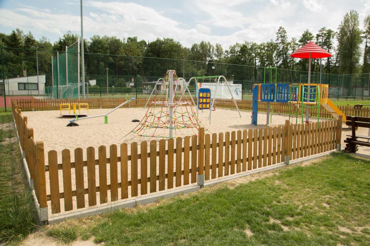 Camping Oaza Blonie Kornik Domki Standard Plus - 3 Pokoje Extérieur photo